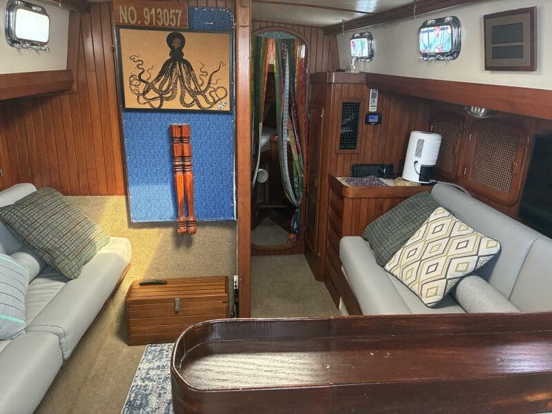 1986 Slocum 37 - Salon