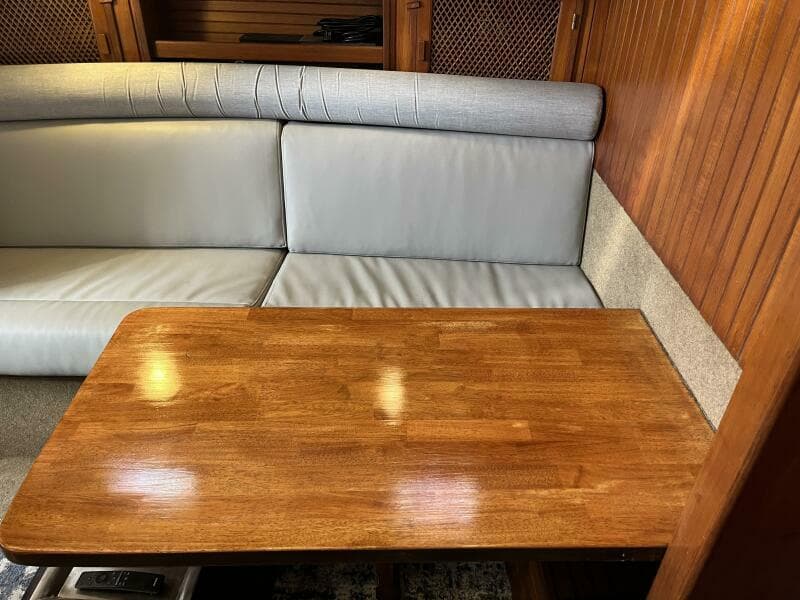 1986 Slocum 37 - Dinette table