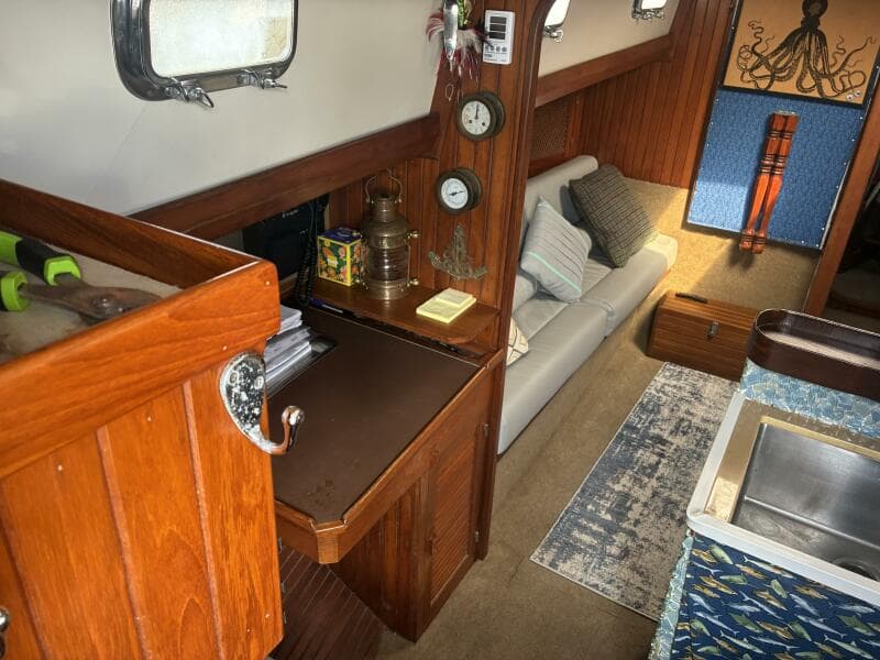 1986 Slocum 37 - Salon