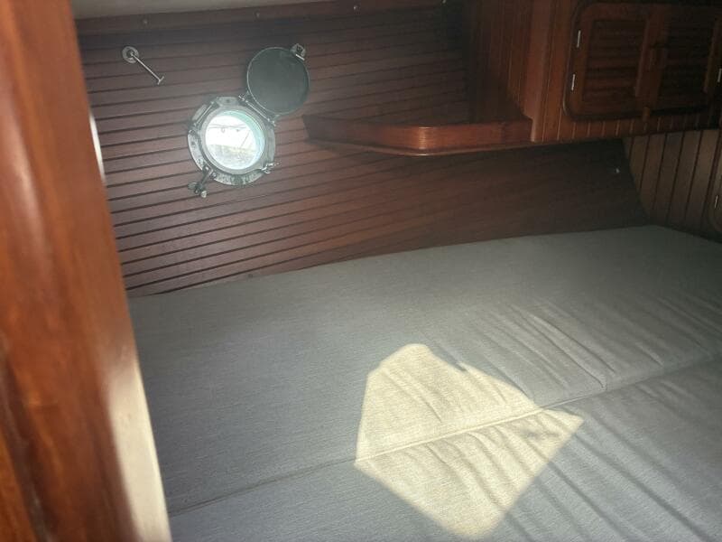 1986 Slocum 37 - Ford cabin