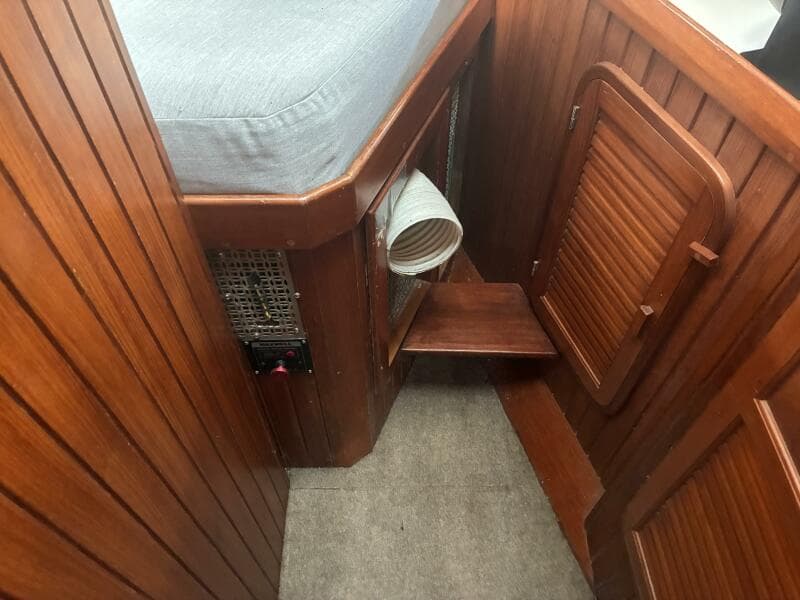 1986 Slocum 37 - Forward