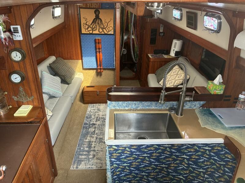 1986 Slocum 37 - Salon