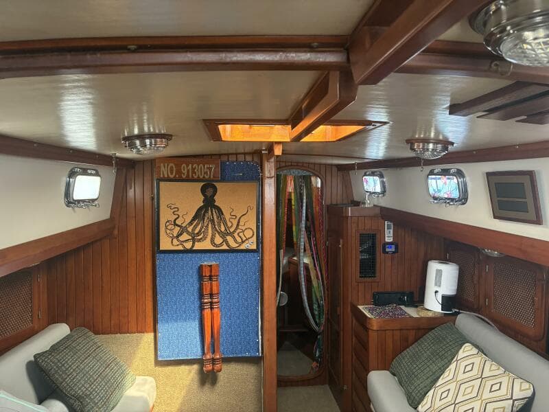 1986 Slocum 37 - Salon