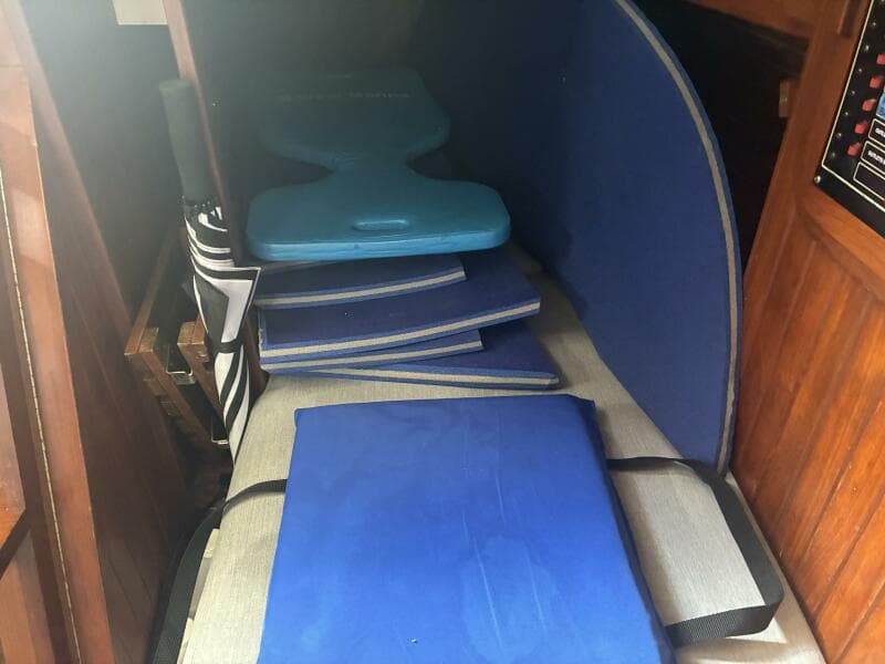 1986 Slocum 37 - Quarter berth