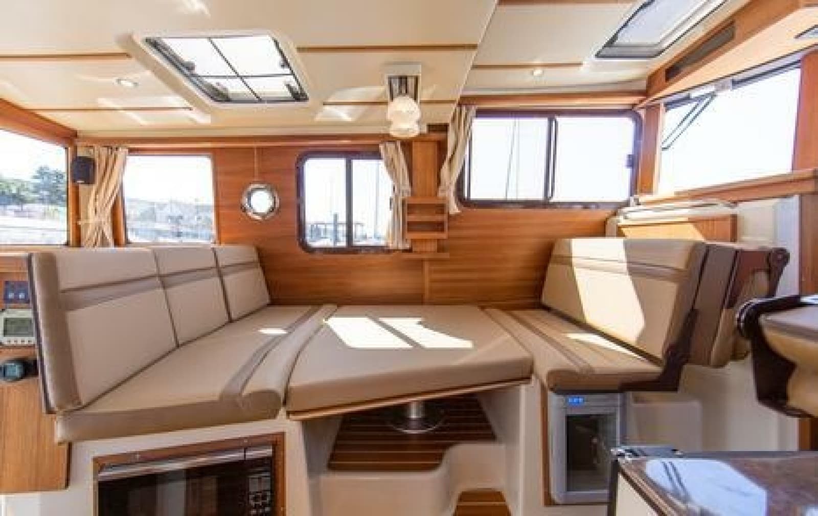 2016 Ranger Tugs 31 Tug