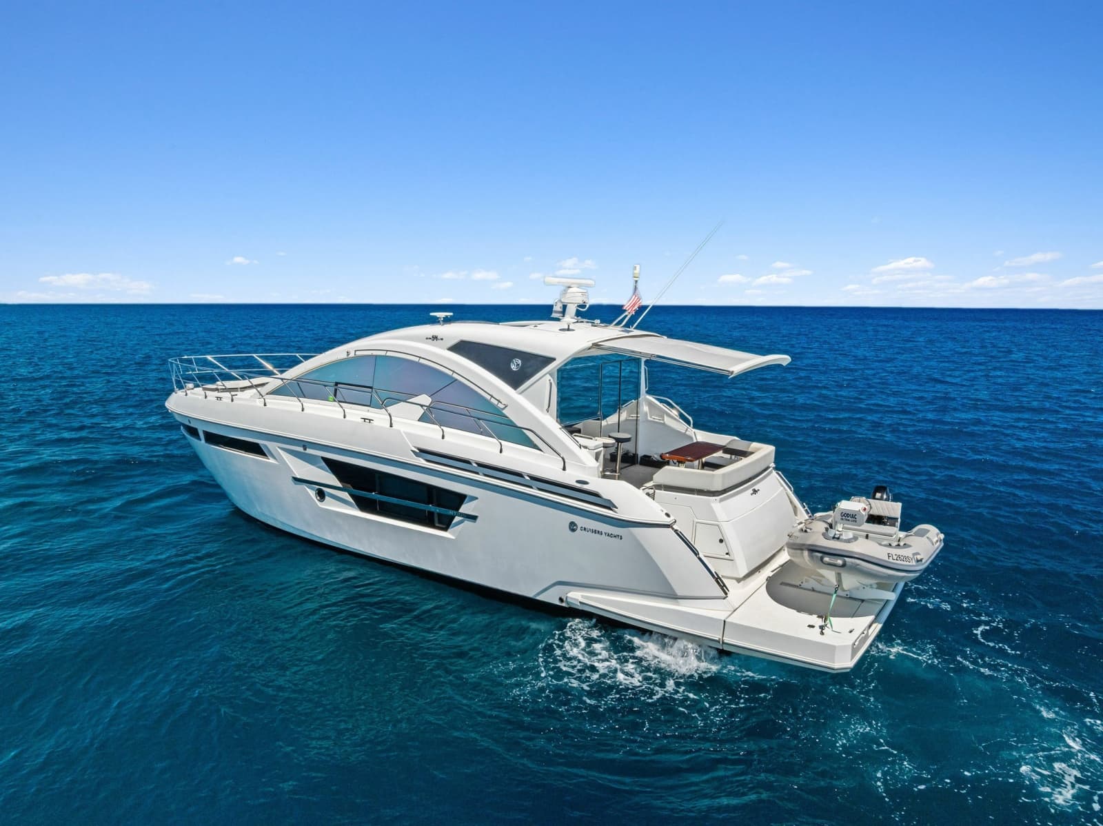 2019 Cruisers Yachts 54 Cantius