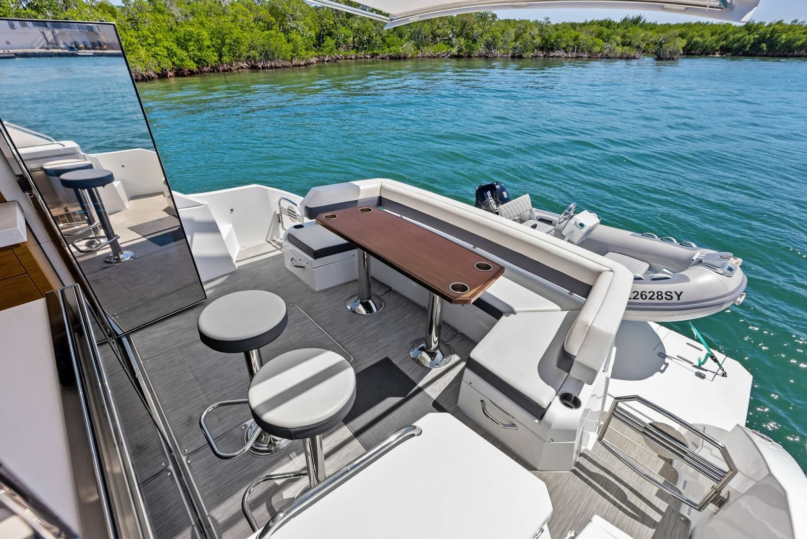 2019 Cruisers Yachts 54 Cantius