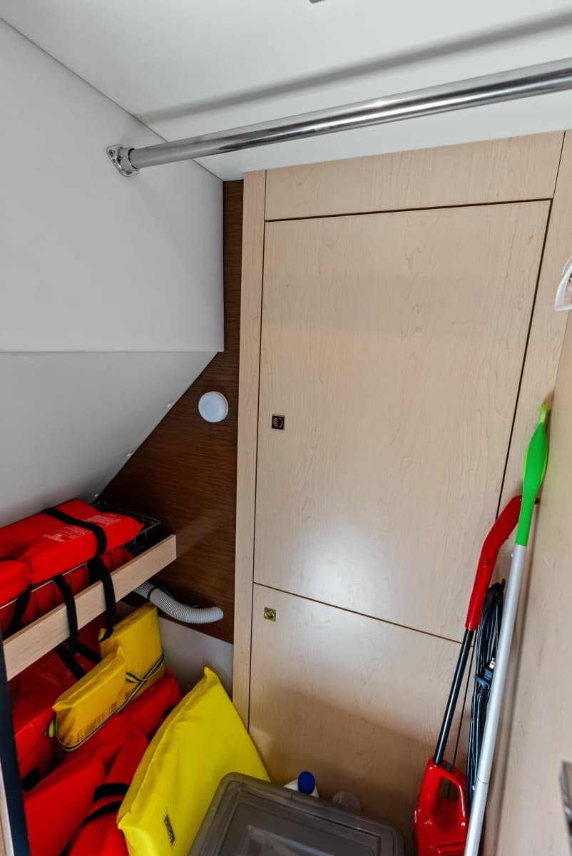 2019 Cruisers Yachts 54 Cantius