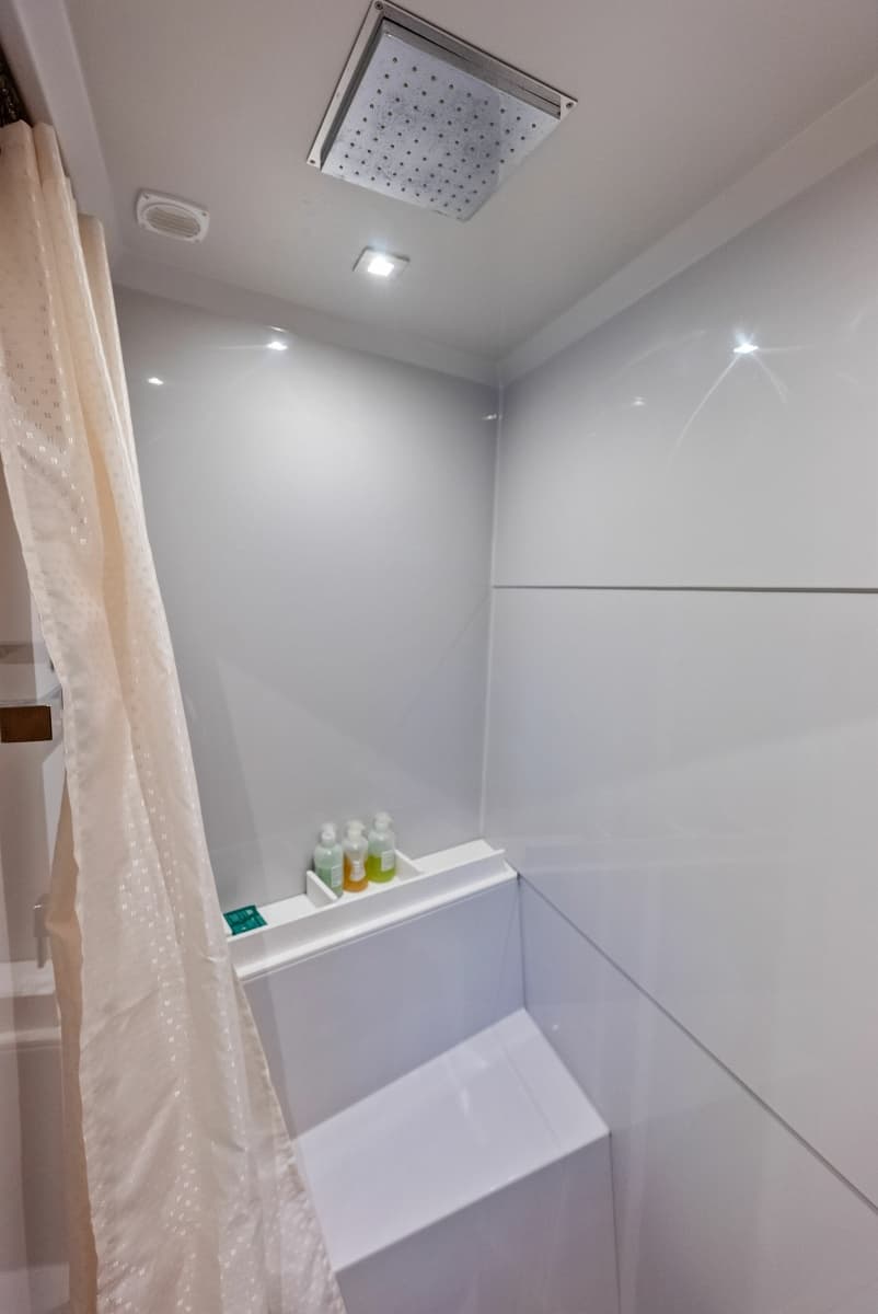 2019 Cruisers Yachts 54 Cantius