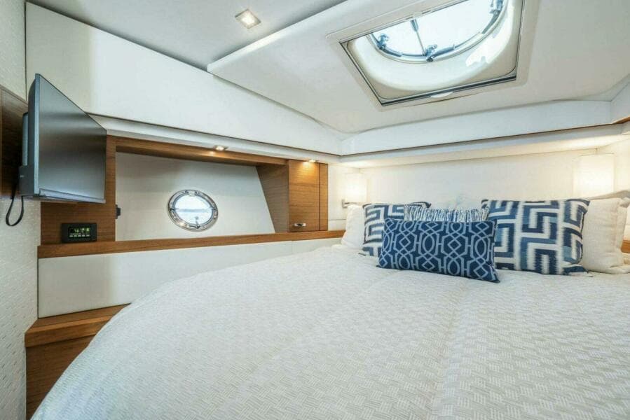 2023 Tiara Yachts 39 Coupe