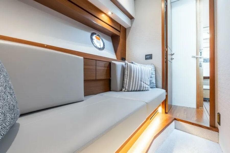 2023 Tiara Yachts 39 Coupe