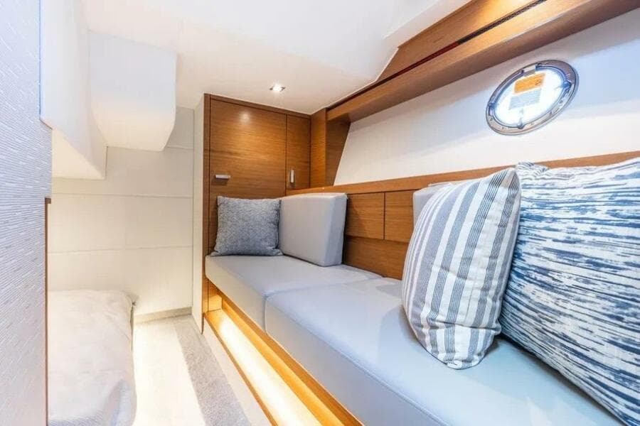 2023 Tiara Yachts 39 Coupe