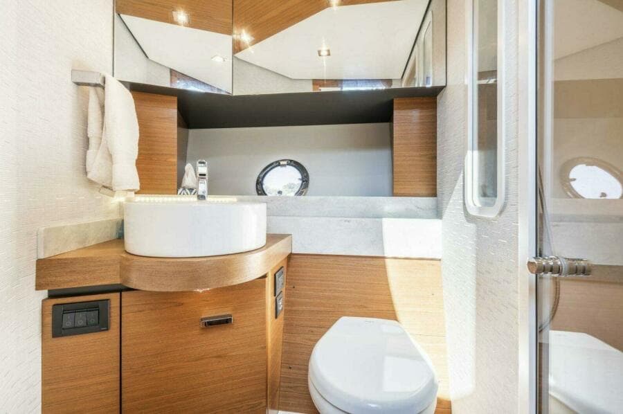 2023 Tiara Yachts 39 Coupe