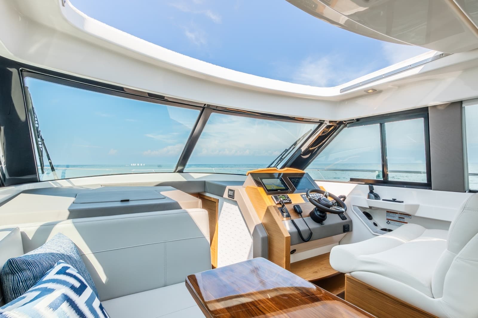 2023 Tiara Yachts 39 Coupe - Photo 35