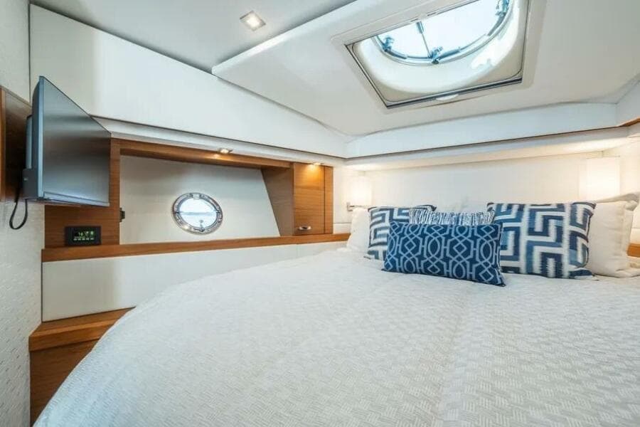 2023 Tiara Yachts 39 Coupe