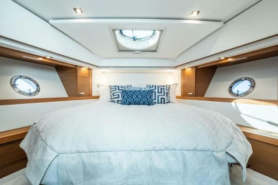 2023 Tiara Yachts 39 Coupe