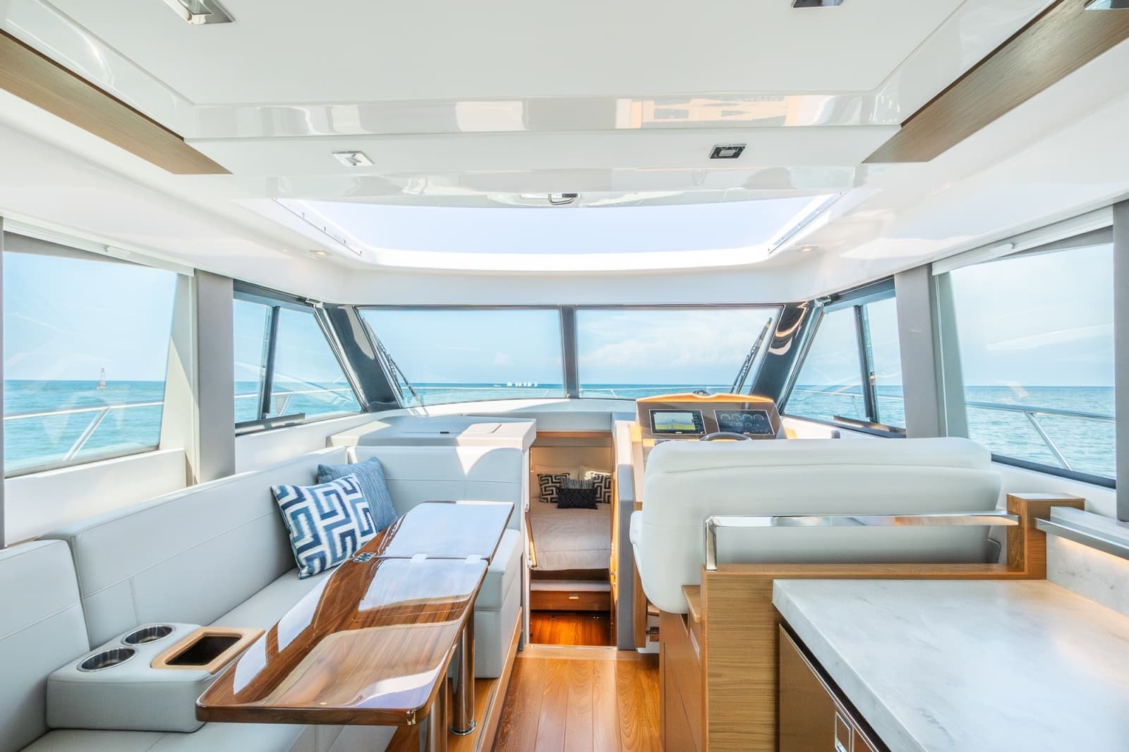 2023 Tiara Yachts 39 Coupe - Photo 13