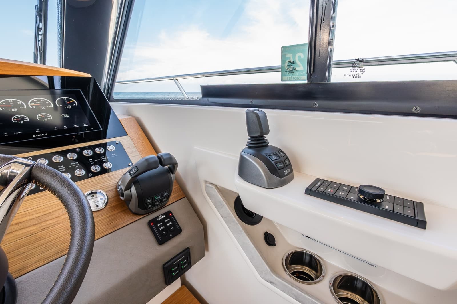 2023 Tiara Yachts 39 Coupe - Photo 7