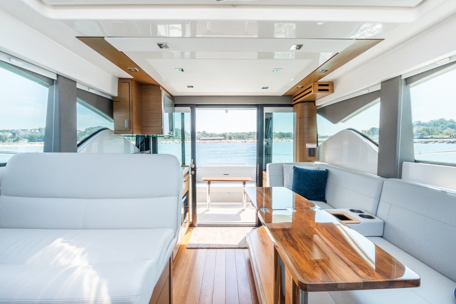 2023 Tiara Yachts 39 Coupe - Photo 17