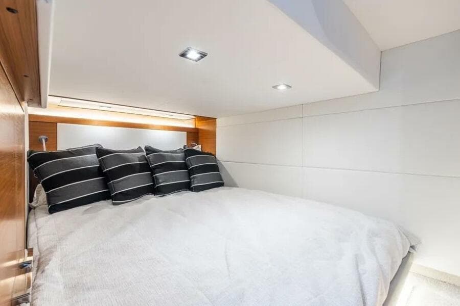 2023 Tiara Yachts 39 Coupe