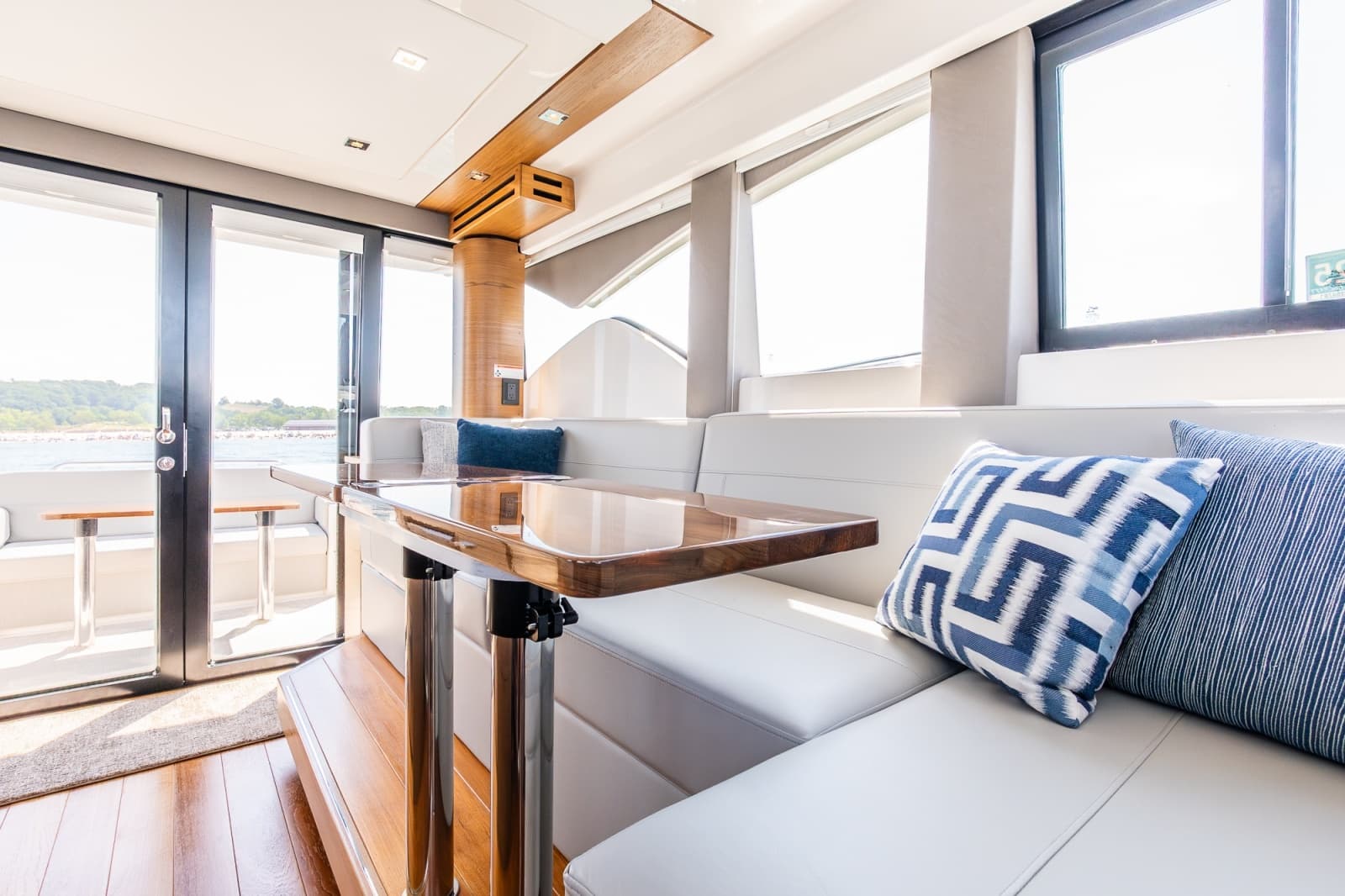 2023 Tiara Yachts 39 Coupe - Photo 34