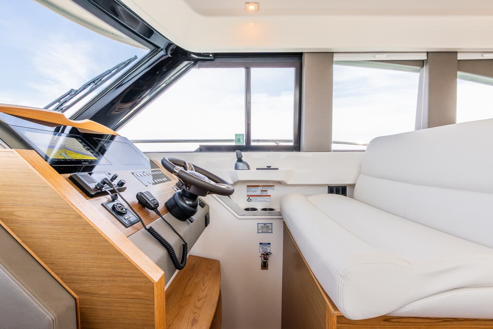 2023 Tiara Yachts 39 Coupe - Photo 8