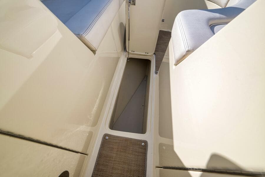 Chris-Craft 34 - 2LW - Storage