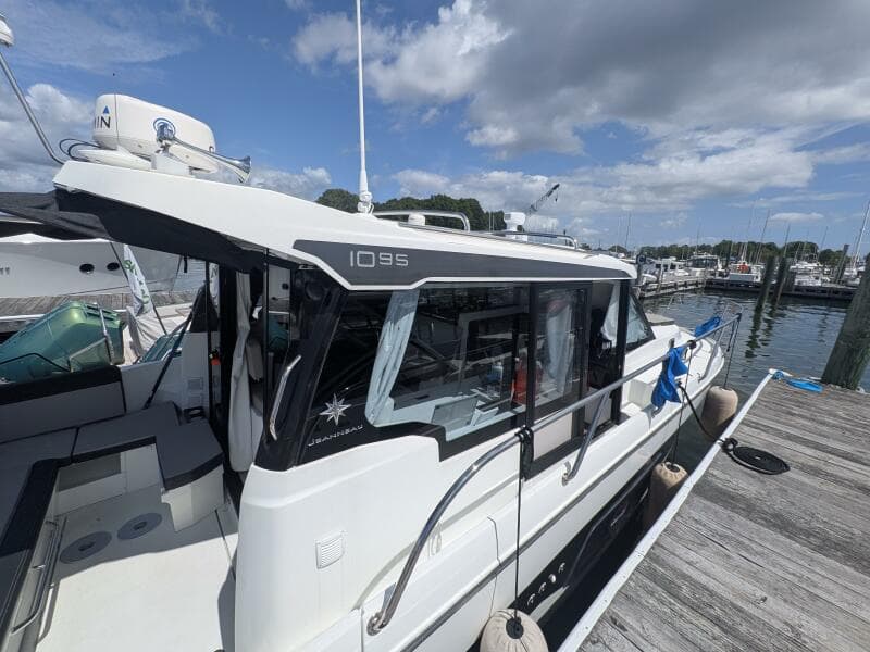 2023 Jeanneau NC 1095 Weekender - Photo 2