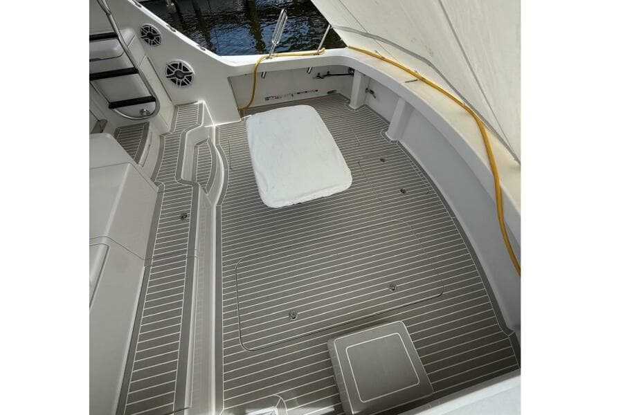 2013 Hatteras GT54
