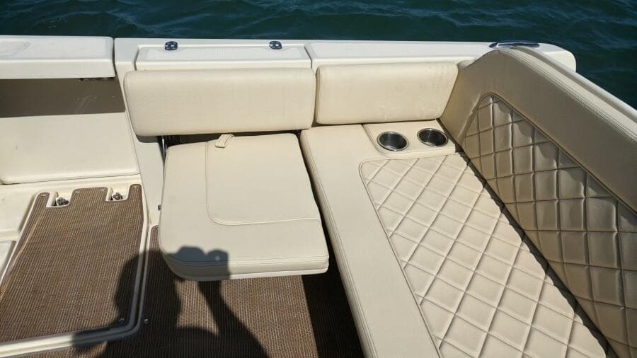 Chris-Craft 34- Catalina Grace- Seating 