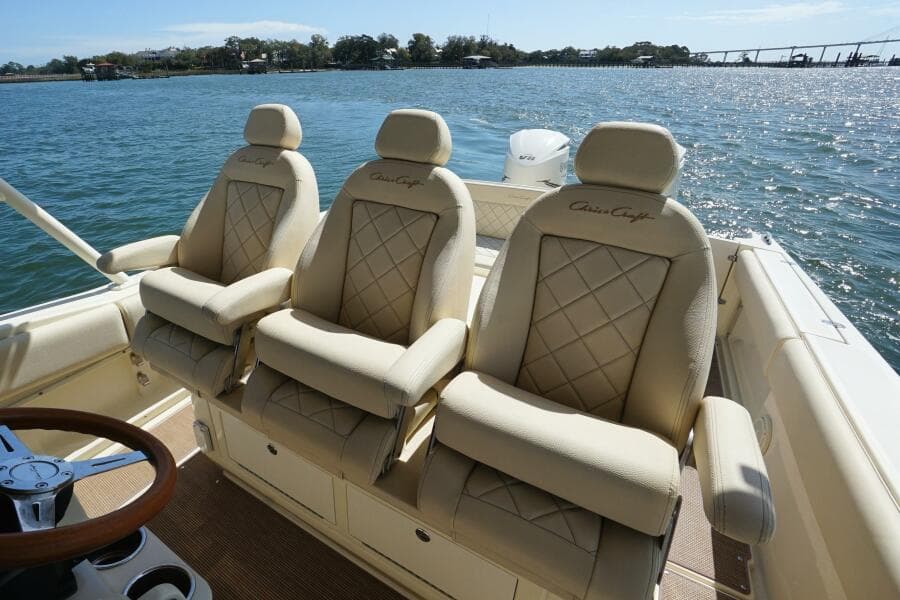 Chris-Craft 34- Catalina Grace- Helm Seating