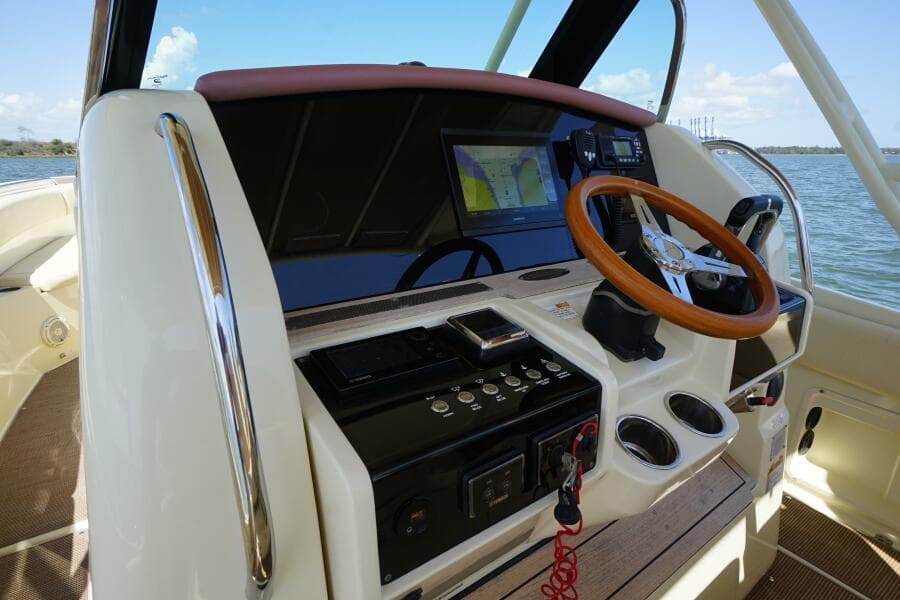 Chris-Craft 34- Catalina Grace- Helm