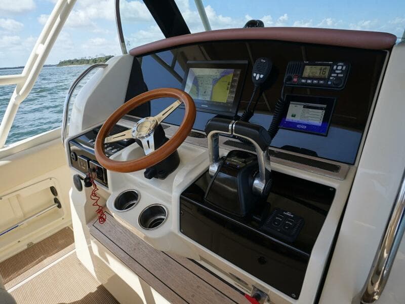 Chris-Craft 34- Catalina Grace- Helm