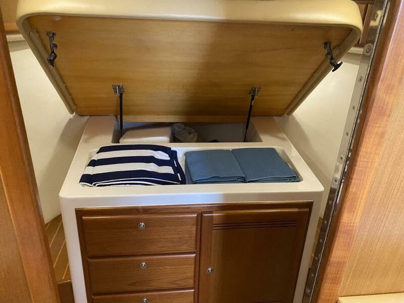 2006 Cabo 40 Express - BUZZ CATCHER