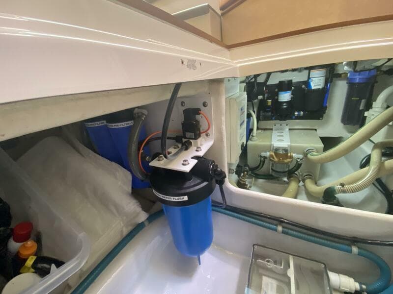 2006 Cabo 40 Express - BUZZ CATCHER