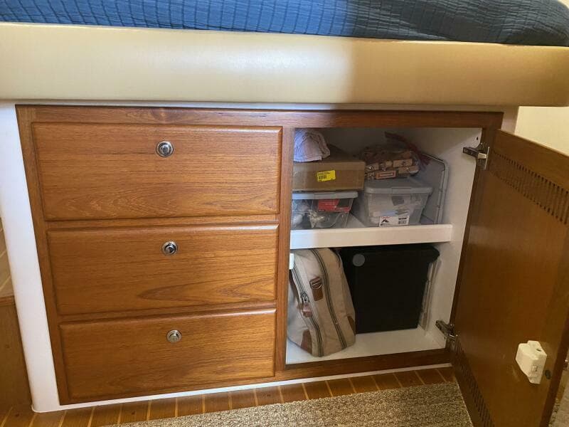 2006 Cabo 40 Express - BUZZ CATCHER