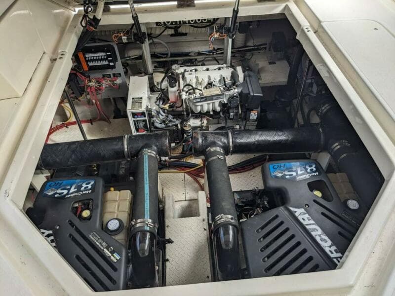 2003 Cruisers Yachts 3970