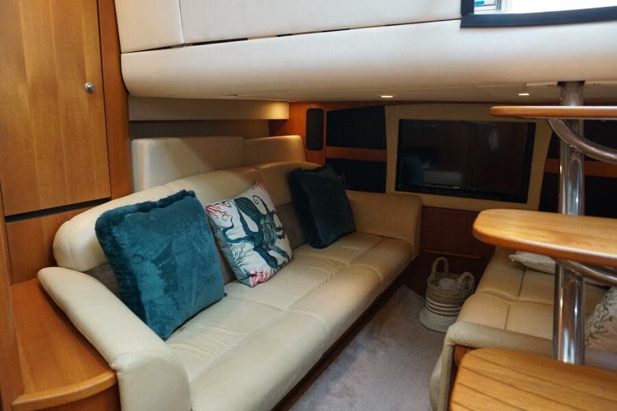 2007 39 Tiara Yachts 3900 Sovran The Pearl Aft Media Room (3)