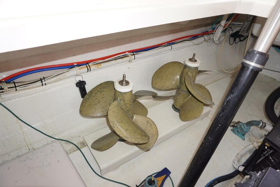 2007 39 Tiara Yachts 3900 Sovran The Pearl Spare Props