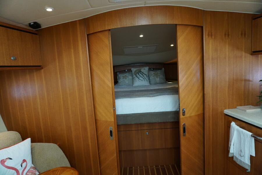 2007 39 Tiara Yachts 3900 Sovran The Pearl Master Stateroom (2)