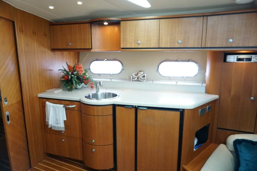 2007 39 Tiara Yachts 3900 Sovran The Pearl Galley (2)