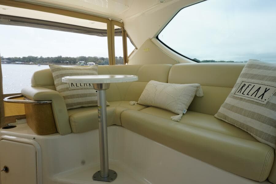 2007 39 Tiara Yachts 3900 Sovran The Pearl Port Side Helm Deck Seating (2)