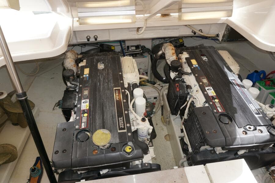 2007 39 Tiara Yachts 3900 Sovran The Pearl Engine Room