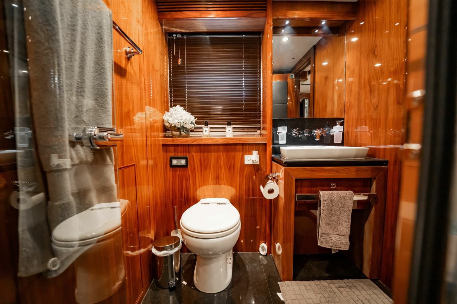 2010 Sunseeker 34 Metre Yacht