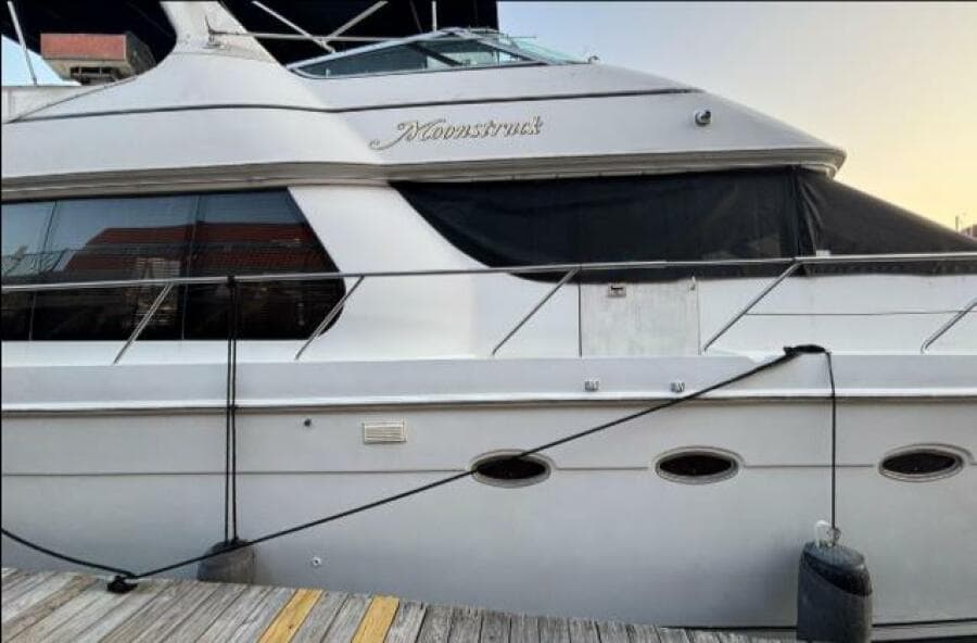 1998 Carver 530 Voyager