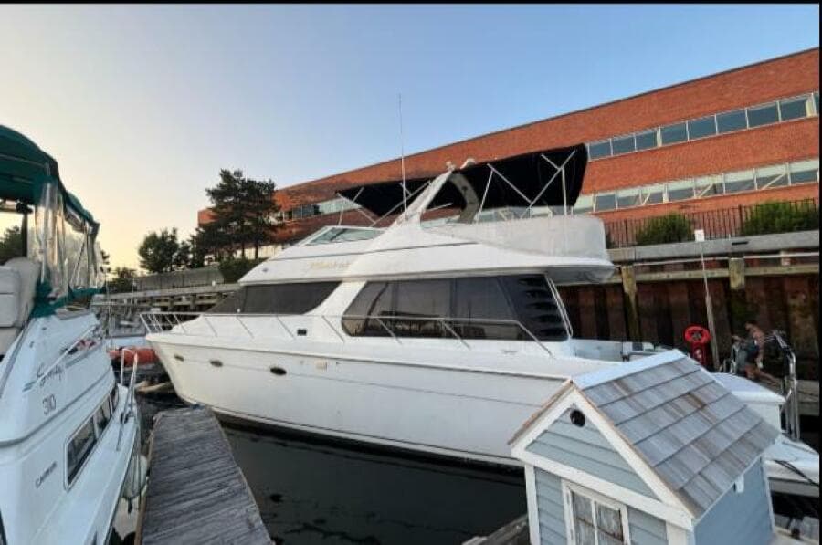 1998 Carver 530 Voyager