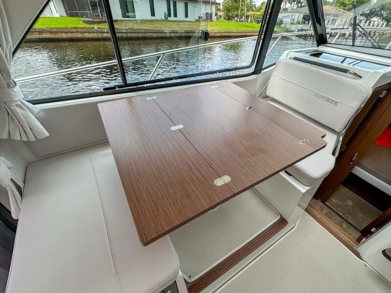 2026 Beneteau Antares 9