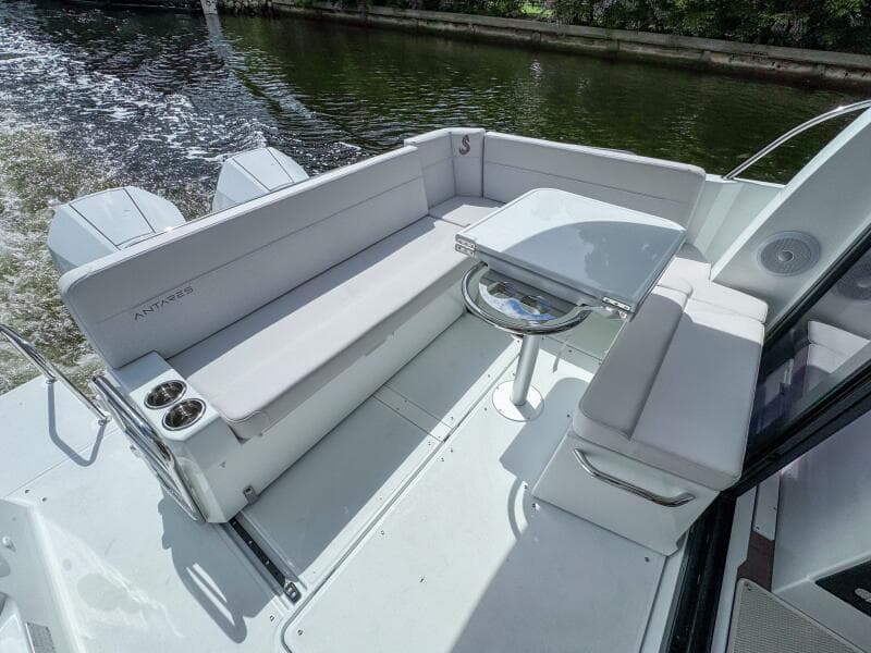 2026 Beneteau Antares 9