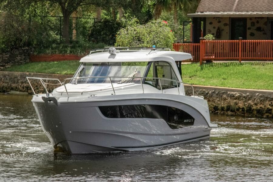 2026 Beneteau Antares 9