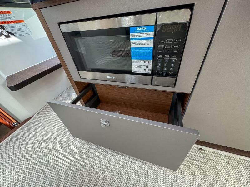 2026 Beneteau Antares 9